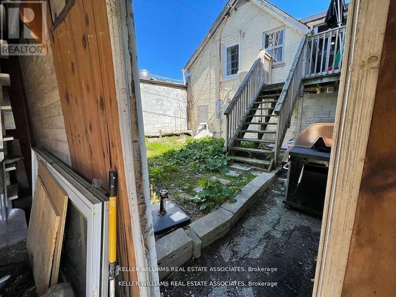 54 LAKESHORE ROAD EAST Image 18