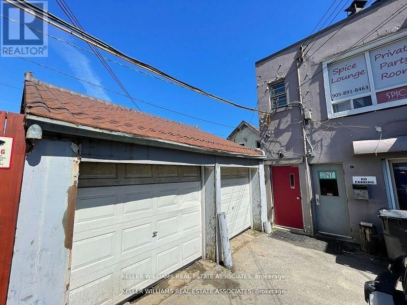 54 LAKESHORE ROAD EAST Image 19