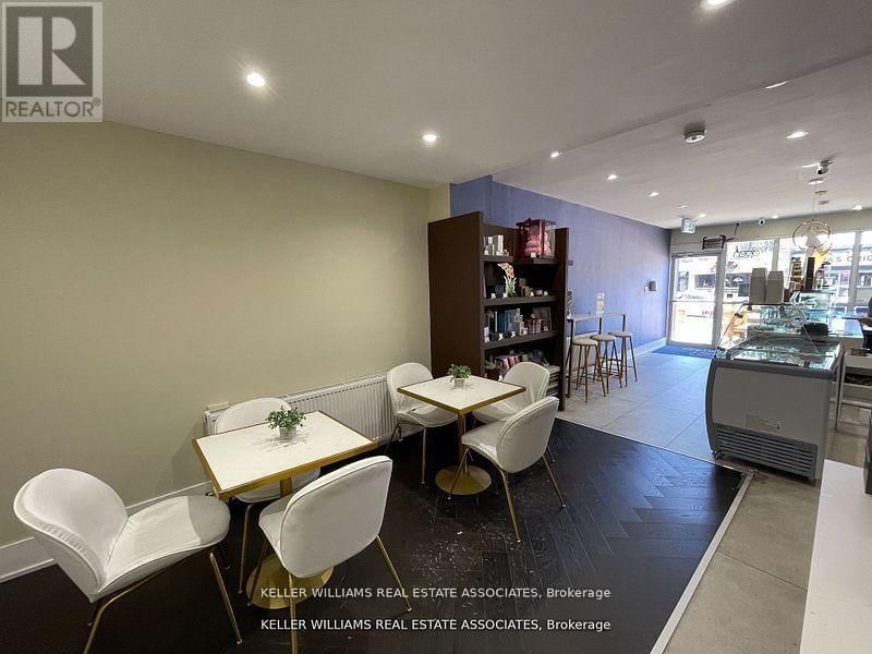 54 LAKESHORE ROAD EAST Image 3