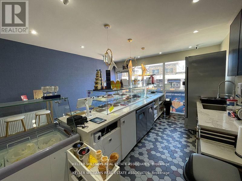 54 LAKESHORE ROAD EAST Image 9