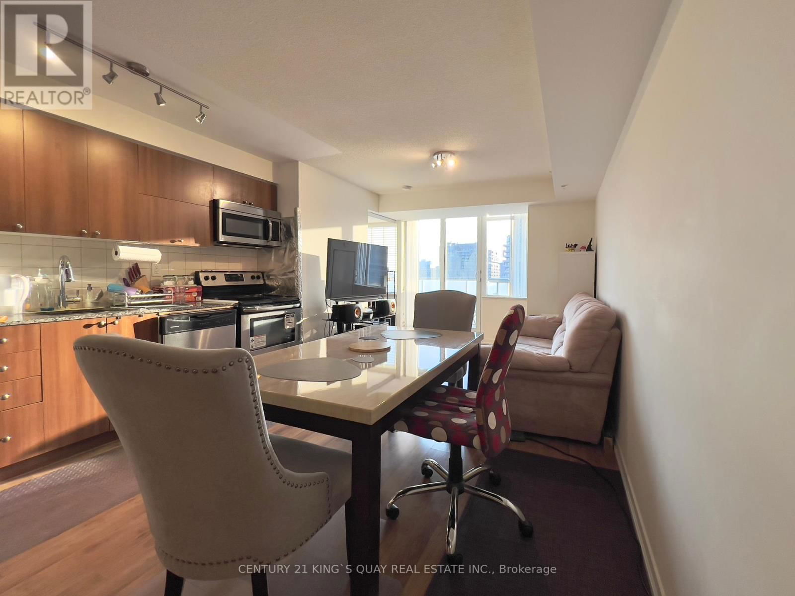 916 - 20 JOE SHUSTER WAY Image 4