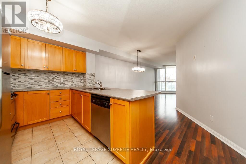 202 - 1600 KEELE STREET Image 8