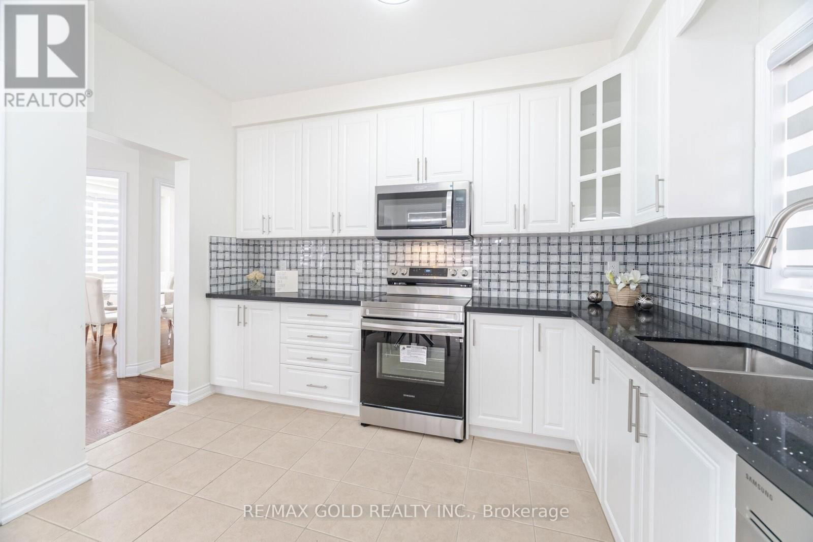 71 MAPLE VALLEY STREET Image 10