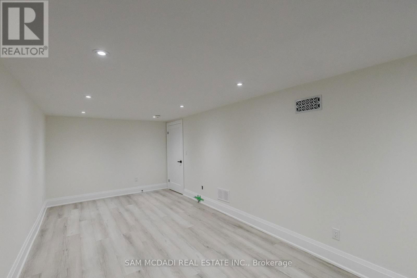 23B MAPLE AVENUE NORTH Image 38