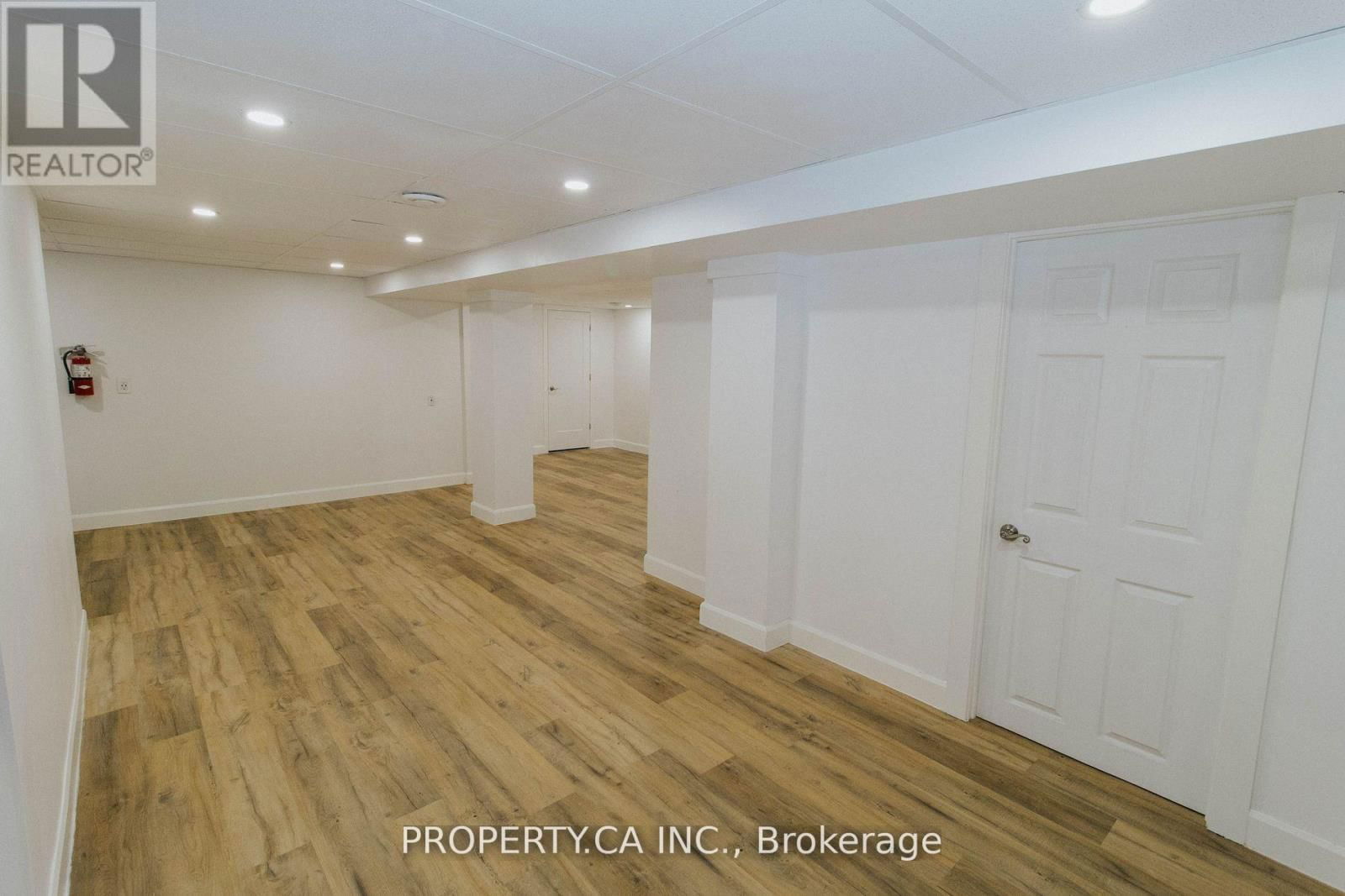 Lower - 154 KERR STREET Image 1
