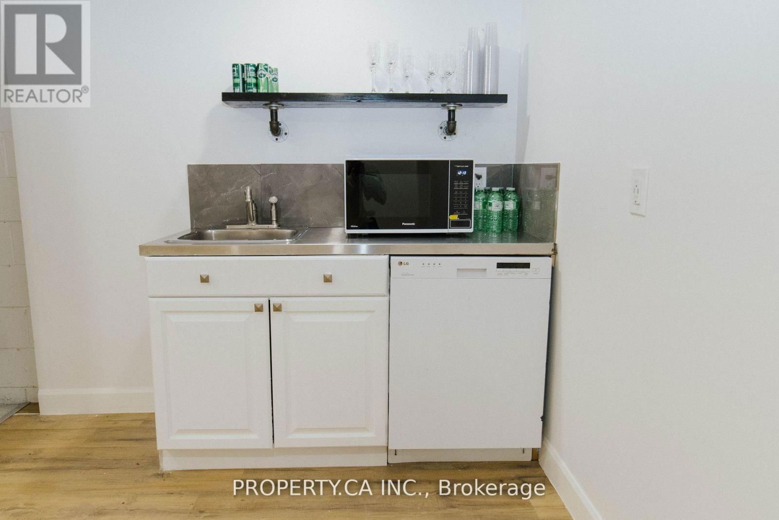 Lower - 154 KERR STREET Image 12