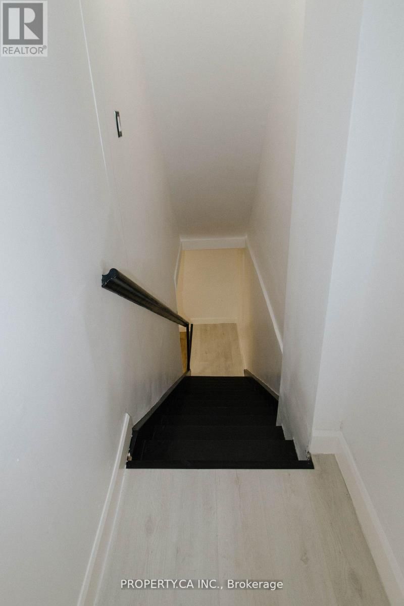Lower - 154 KERR STREET Image 3
