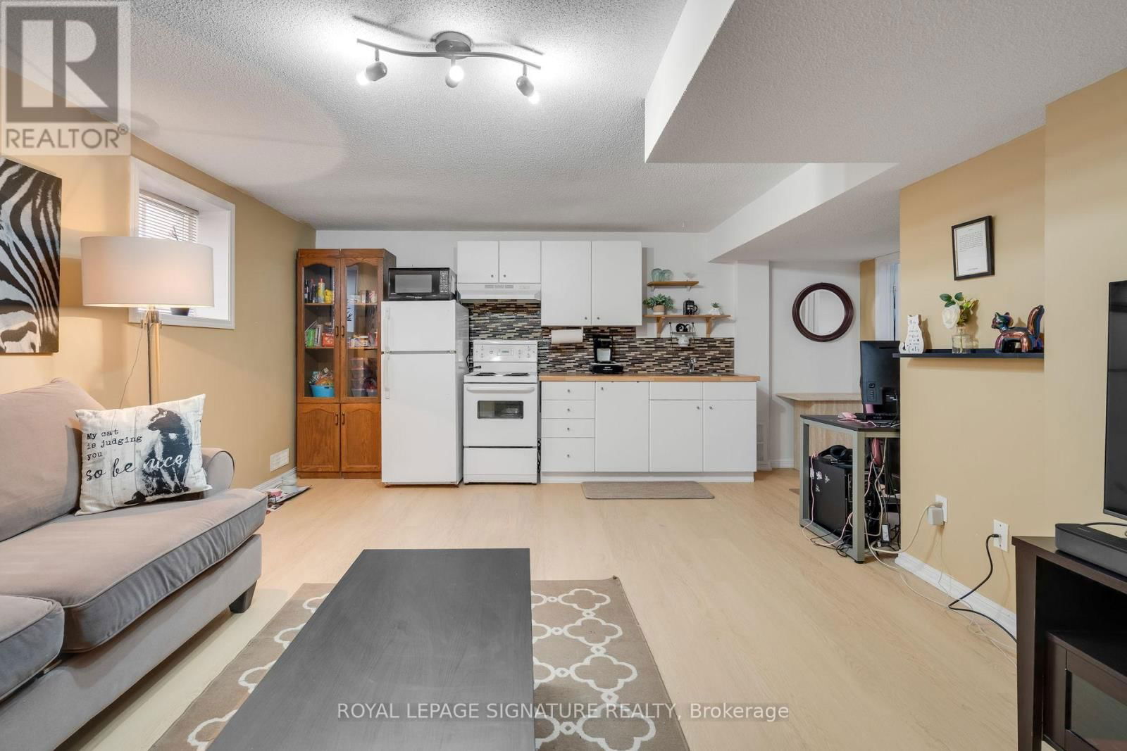 20 THIMBLEBERRY STREET Image 25