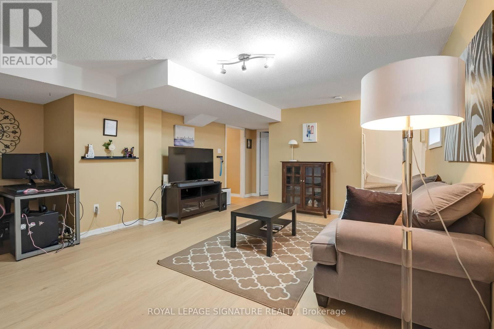 20 THIMBLEBERRY STREET Image 27