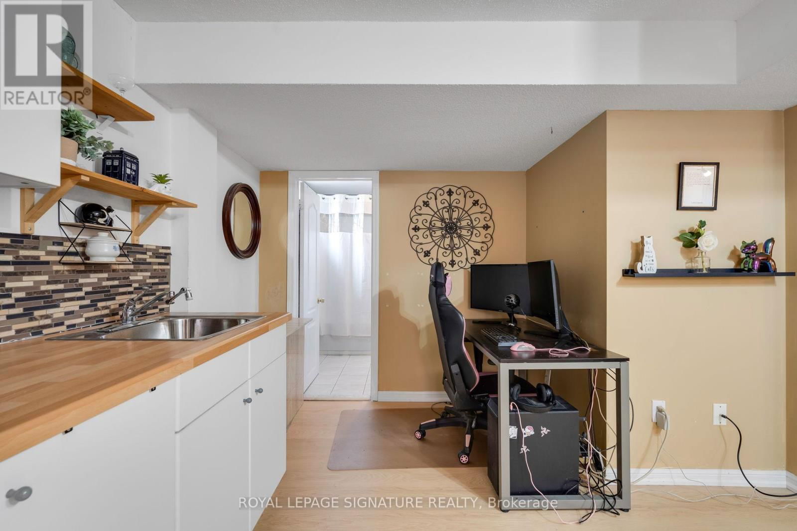 20 THIMBLEBERRY STREET Image 33