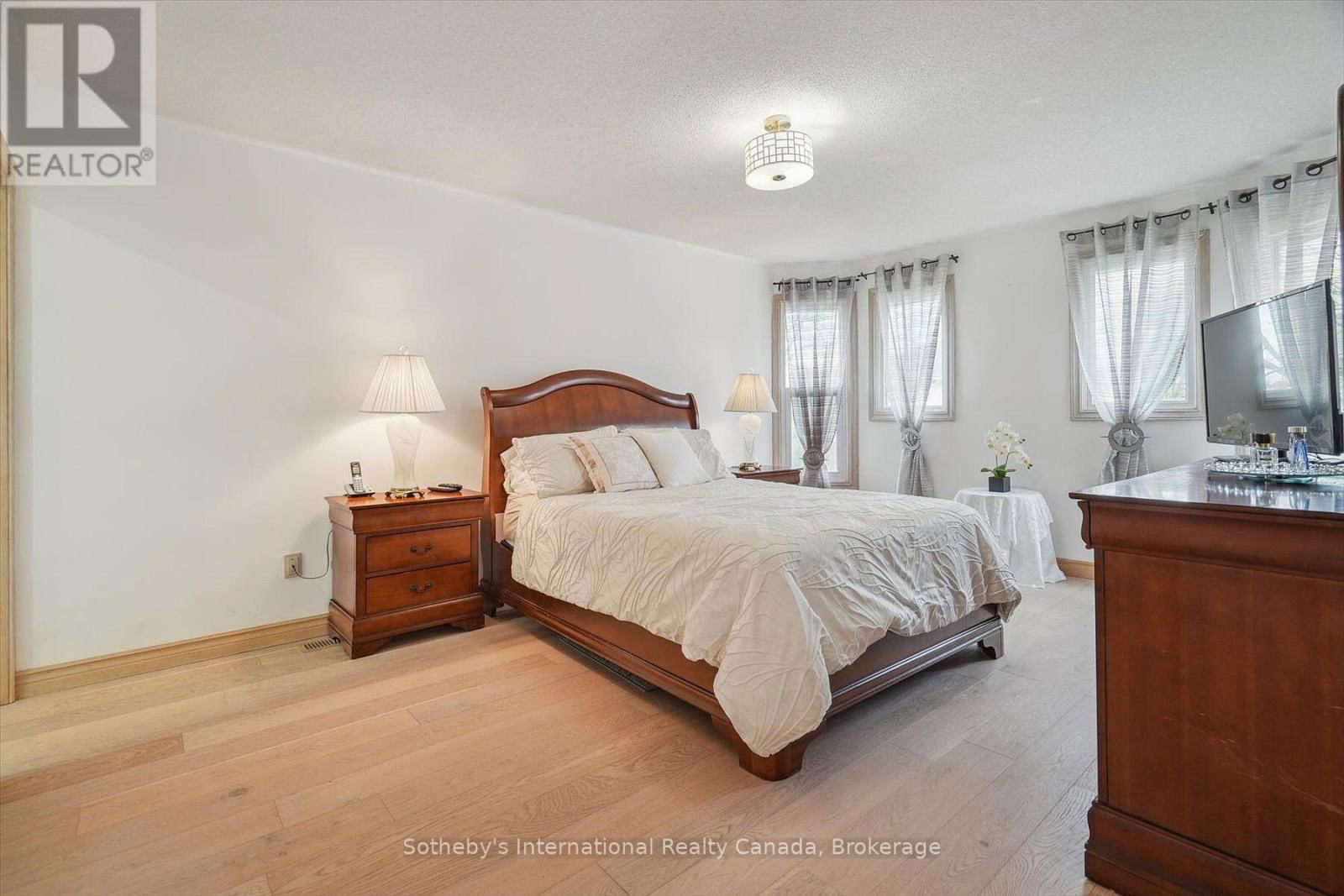 2227 HEADON ROAD Image 19