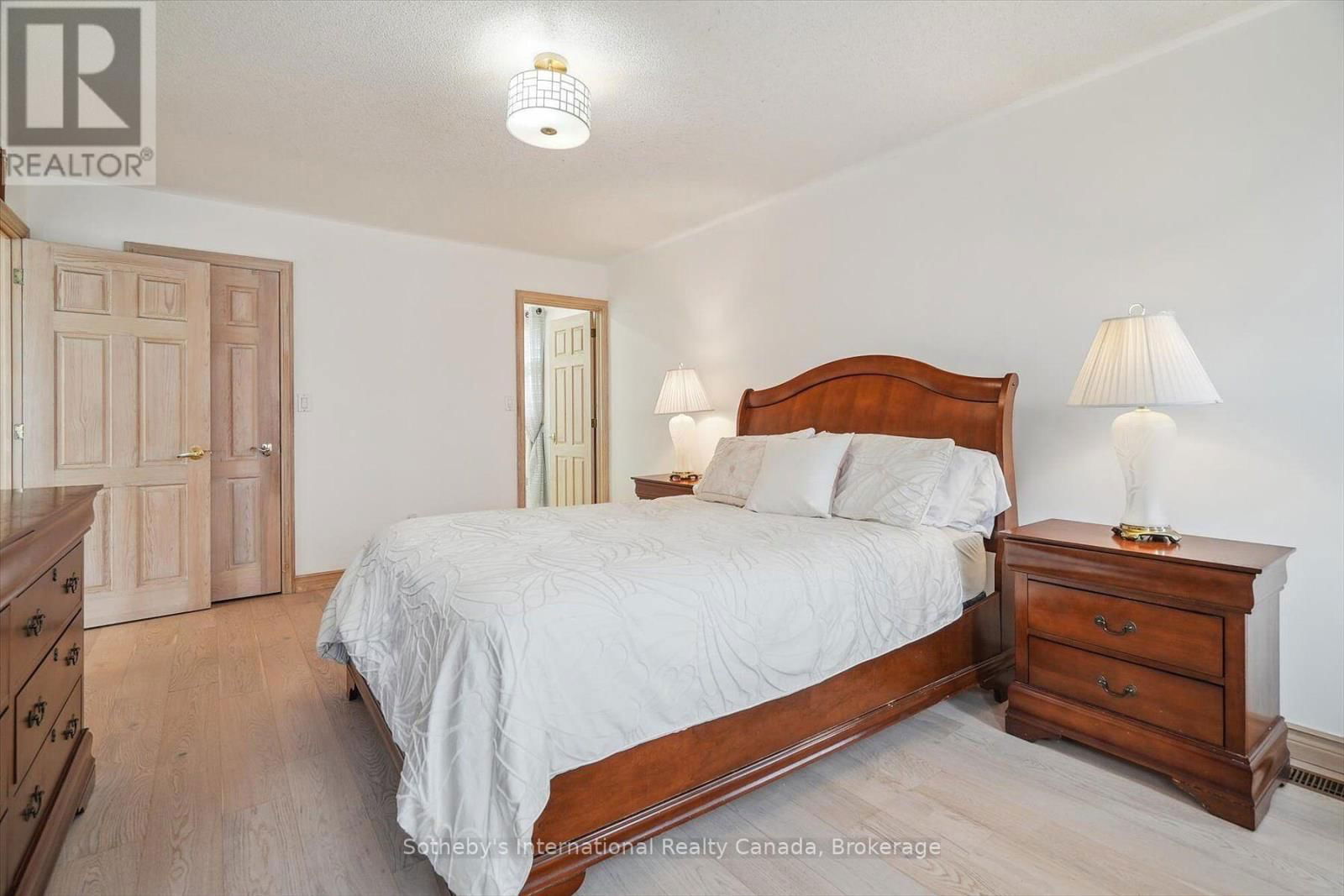 2227 HEADON ROAD Image 20