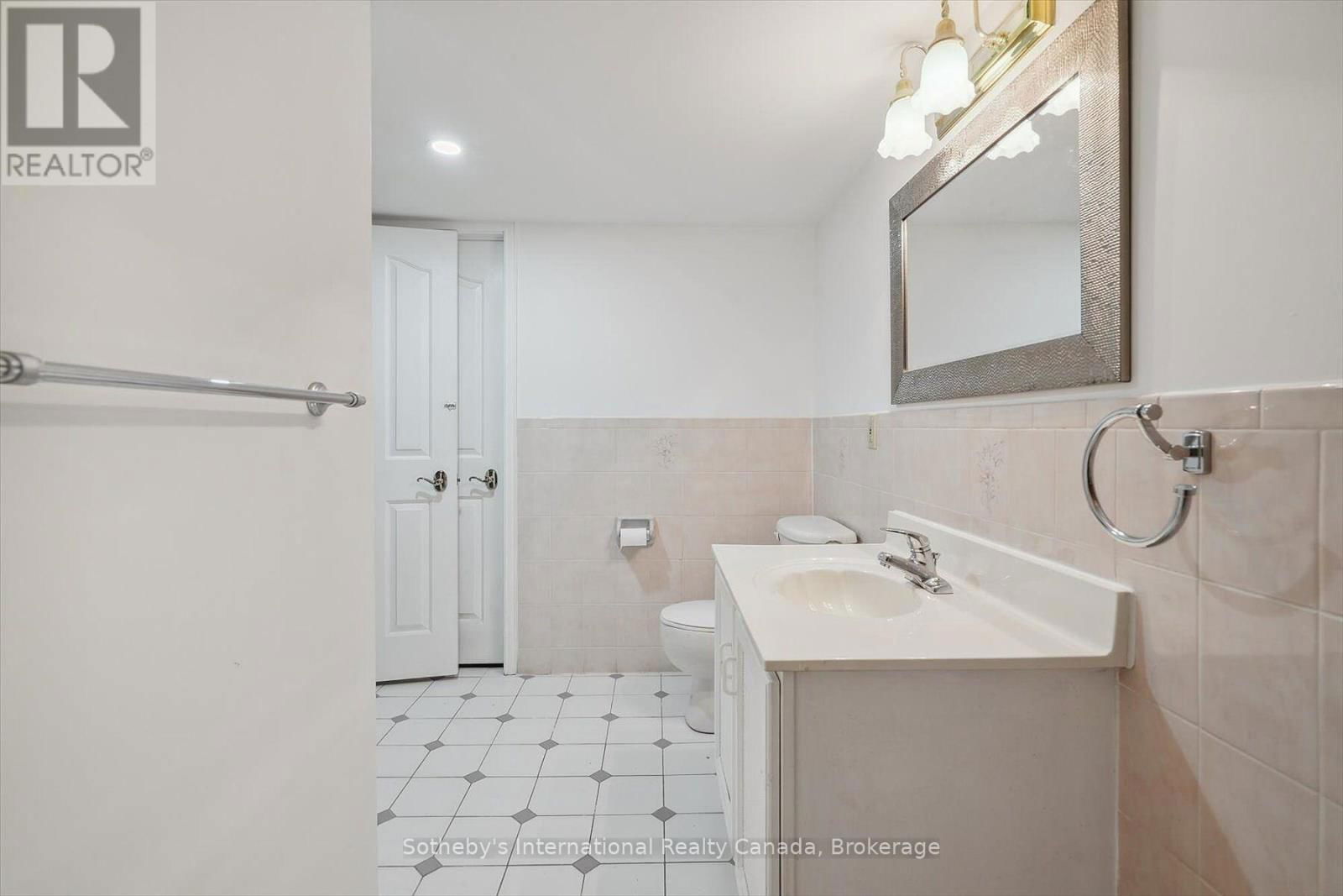 2227 HEADON ROAD Image 34