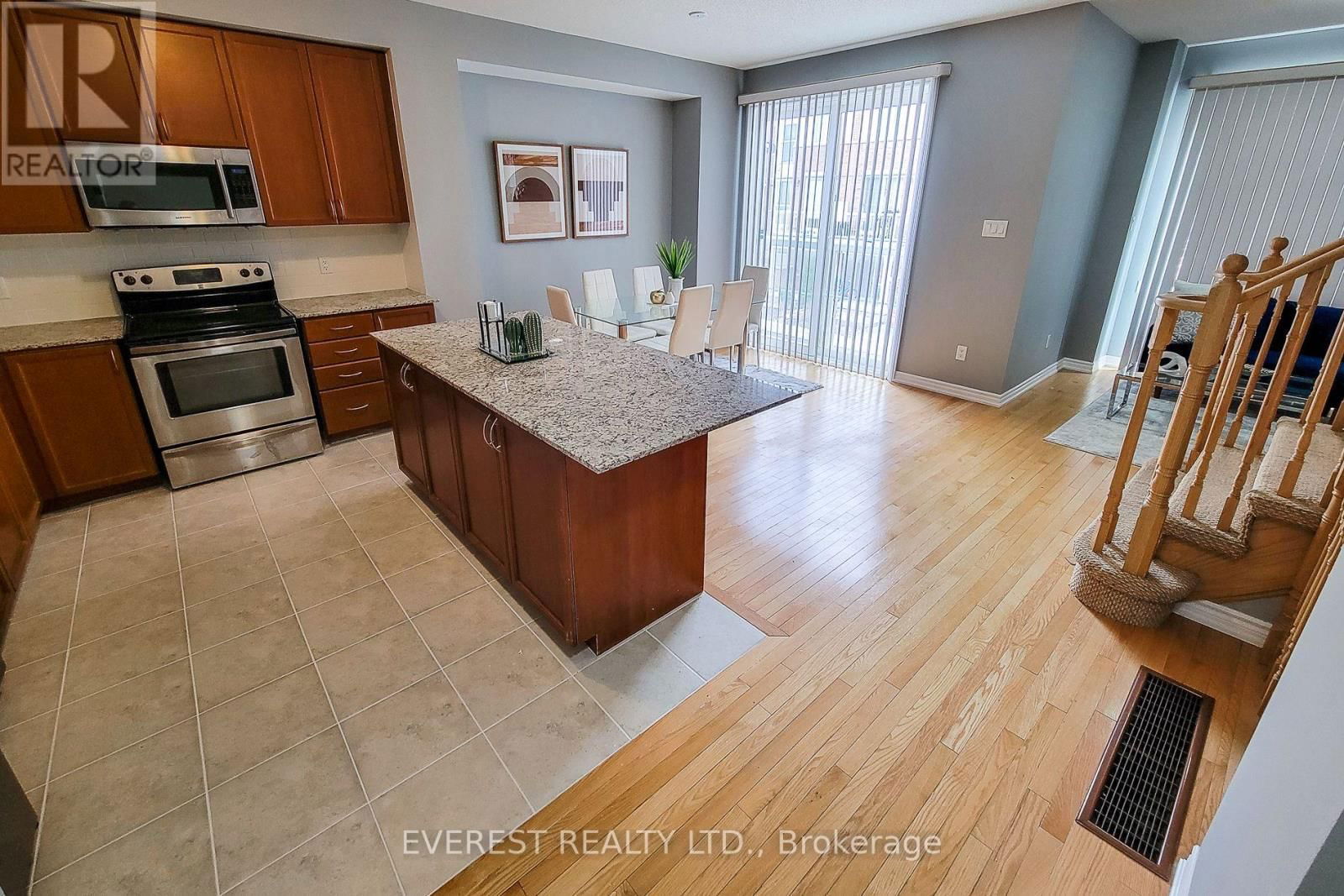 80 - 165 HAMPSHIRE WAY Image 12