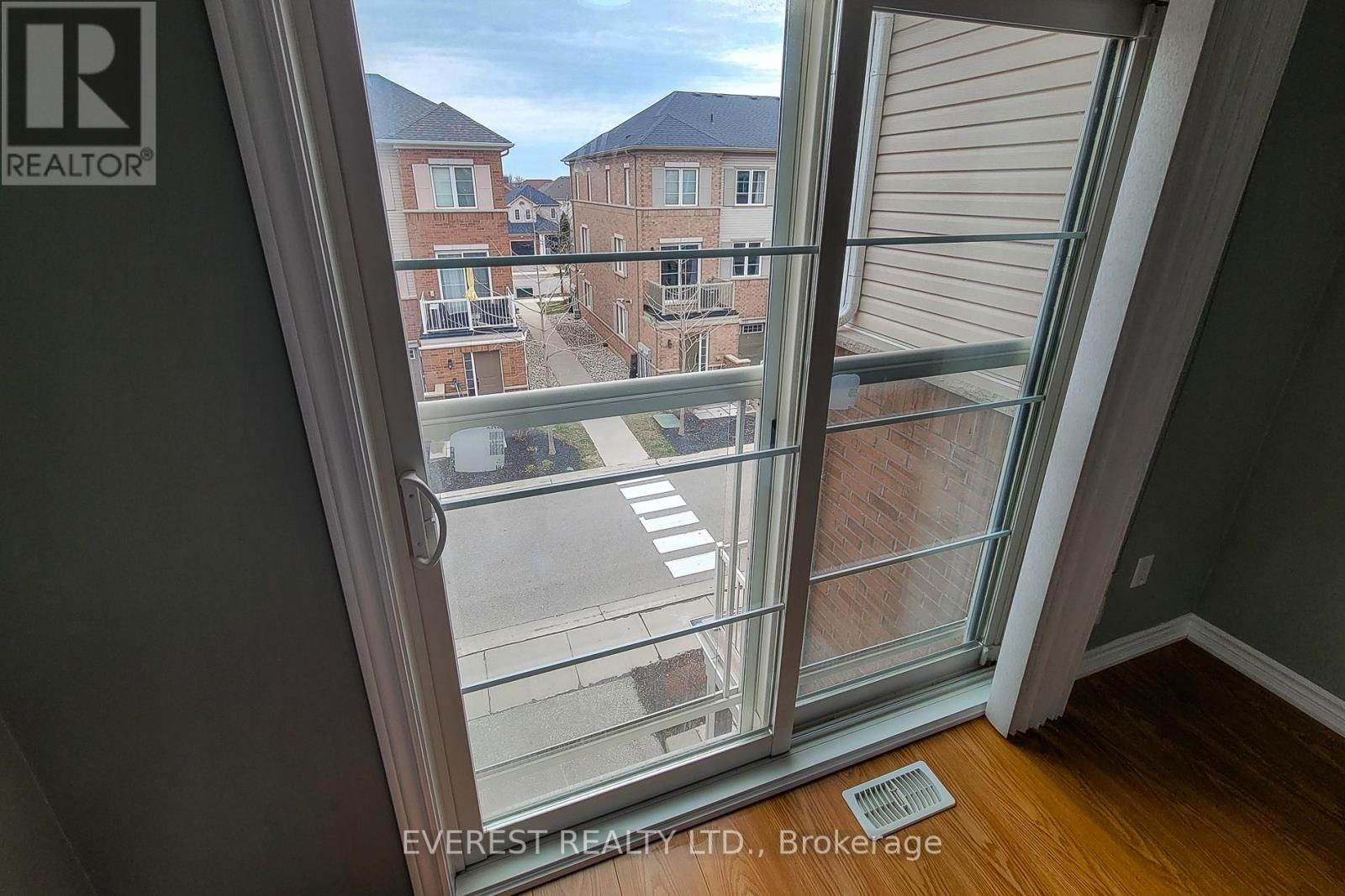 80 - 165 HAMPSHIRE WAY Image 26