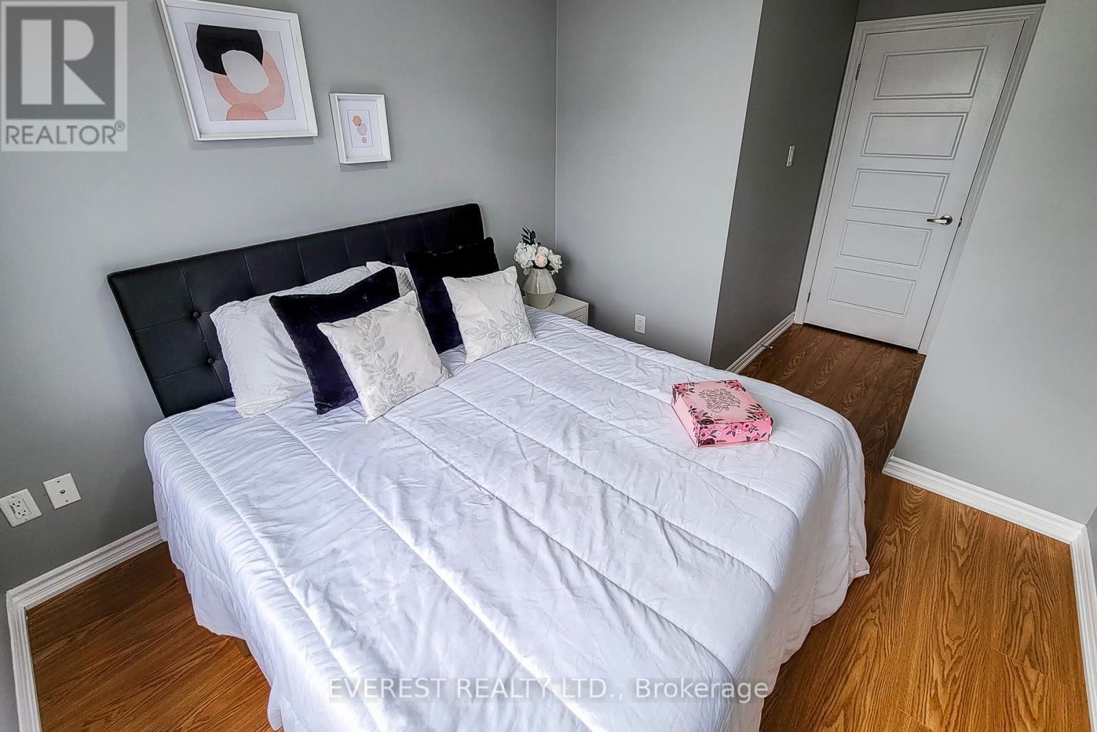 80 - 165 HAMPSHIRE WAY Image 31