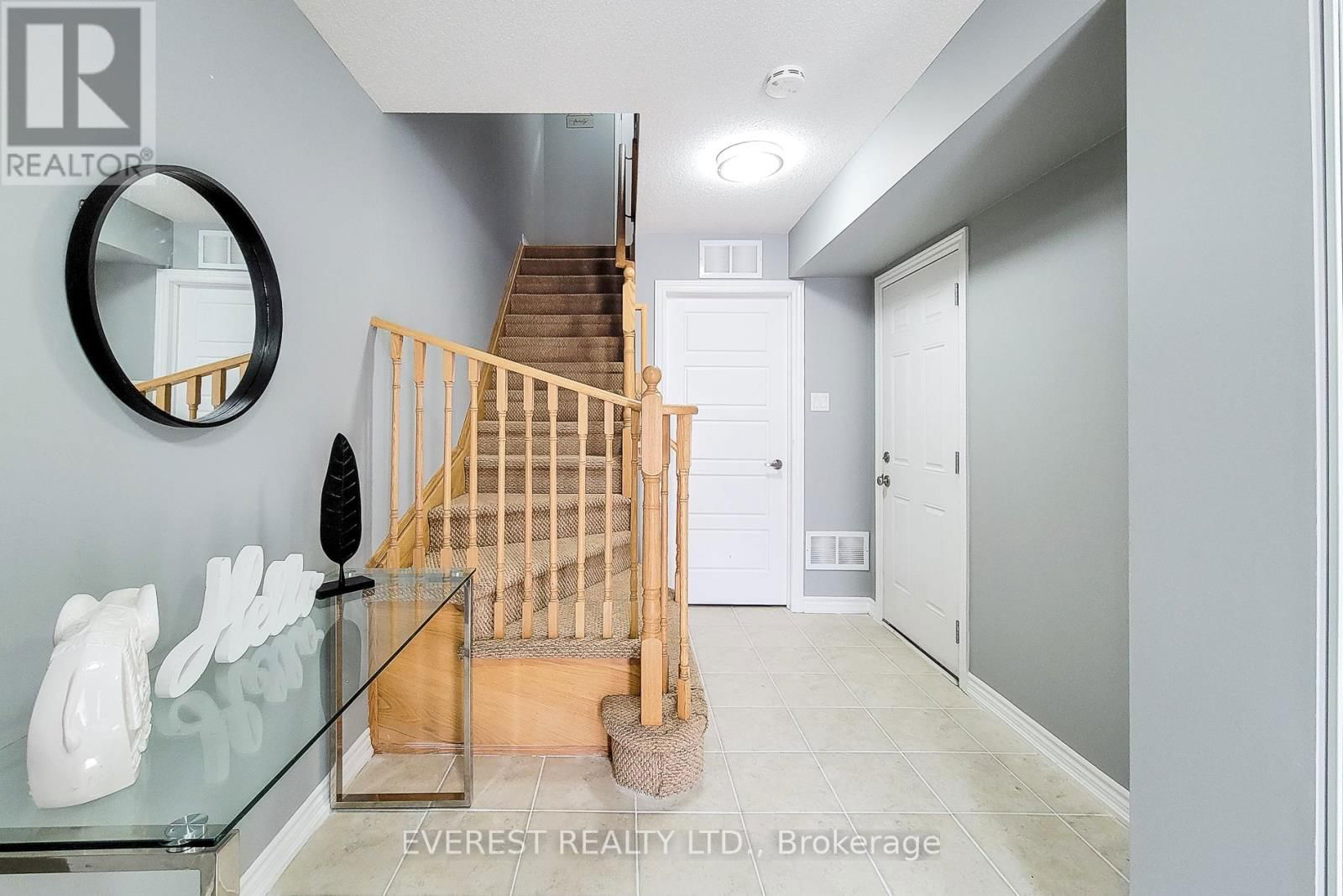 80 - 165 HAMPSHIRE WAY Image 4