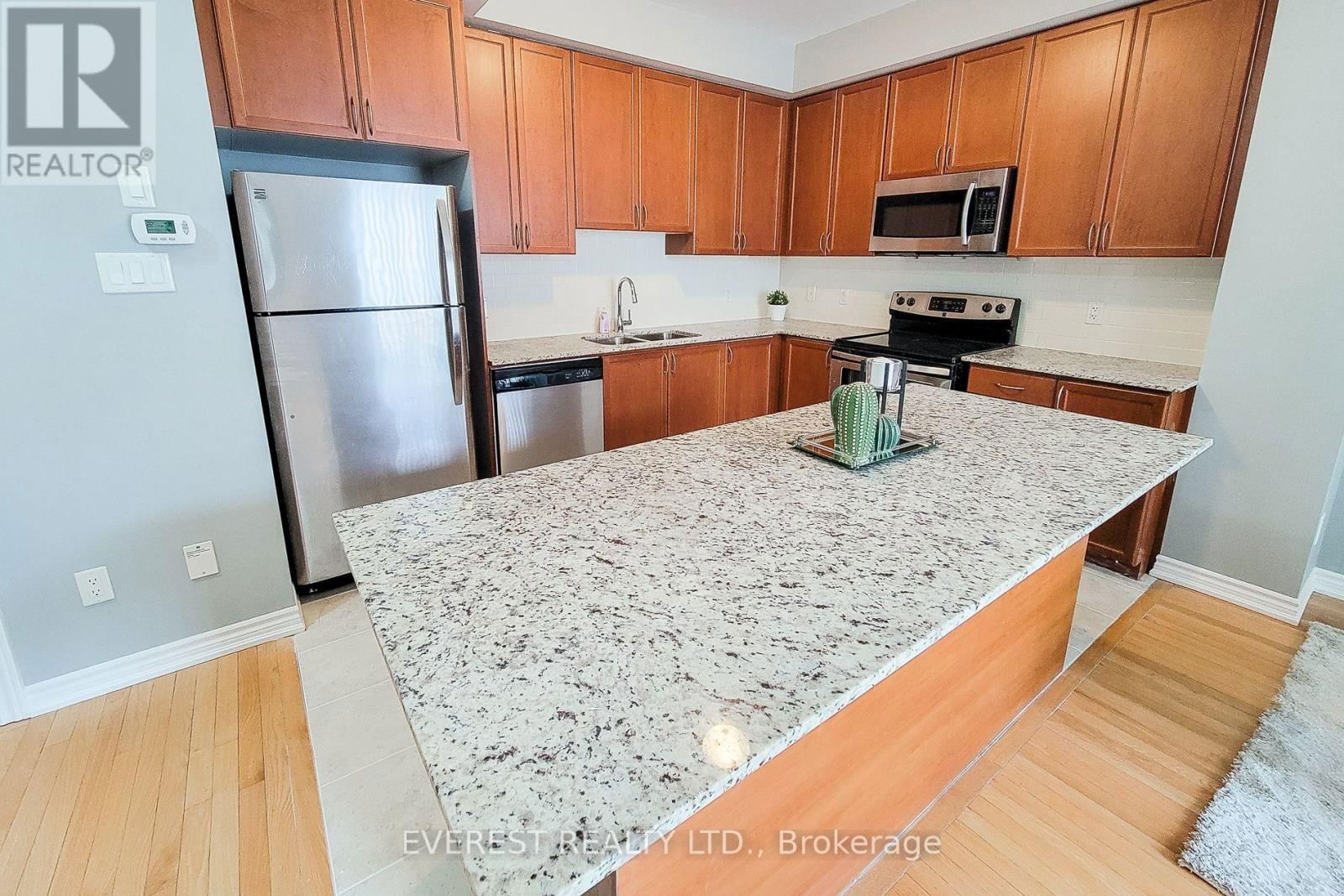 80 - 165 HAMPSHIRE WAY Image 8