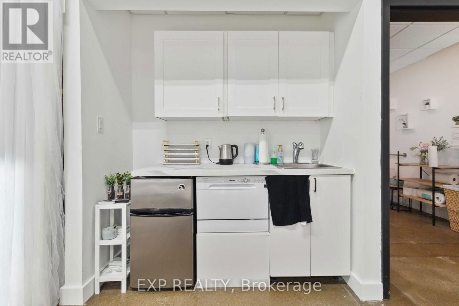 57 - 1215 QUEENS WAY EAST Image 26