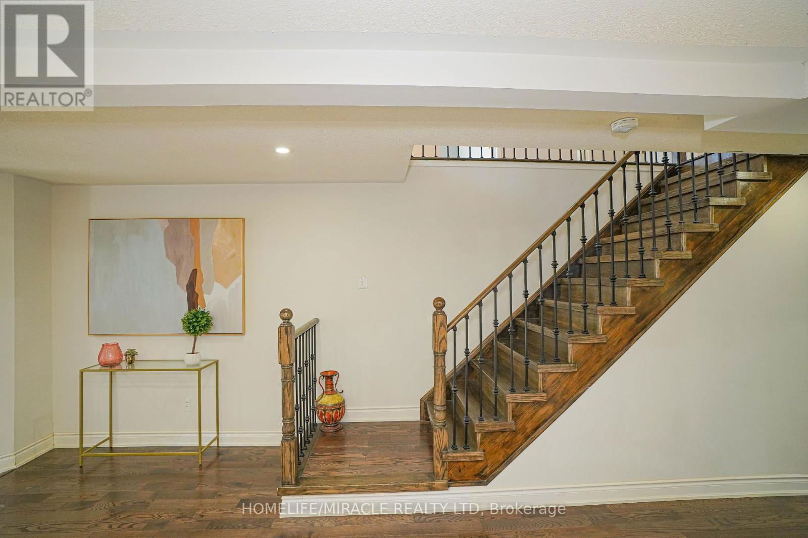 23 HOLLOWGROVE BOULEVARD Image 14