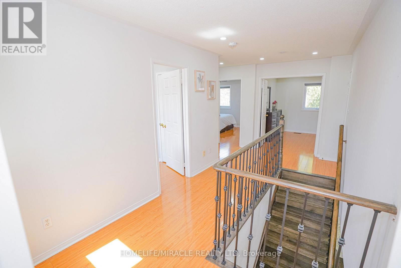 23 HOLLOWGROVE BOULEVARD Image 24