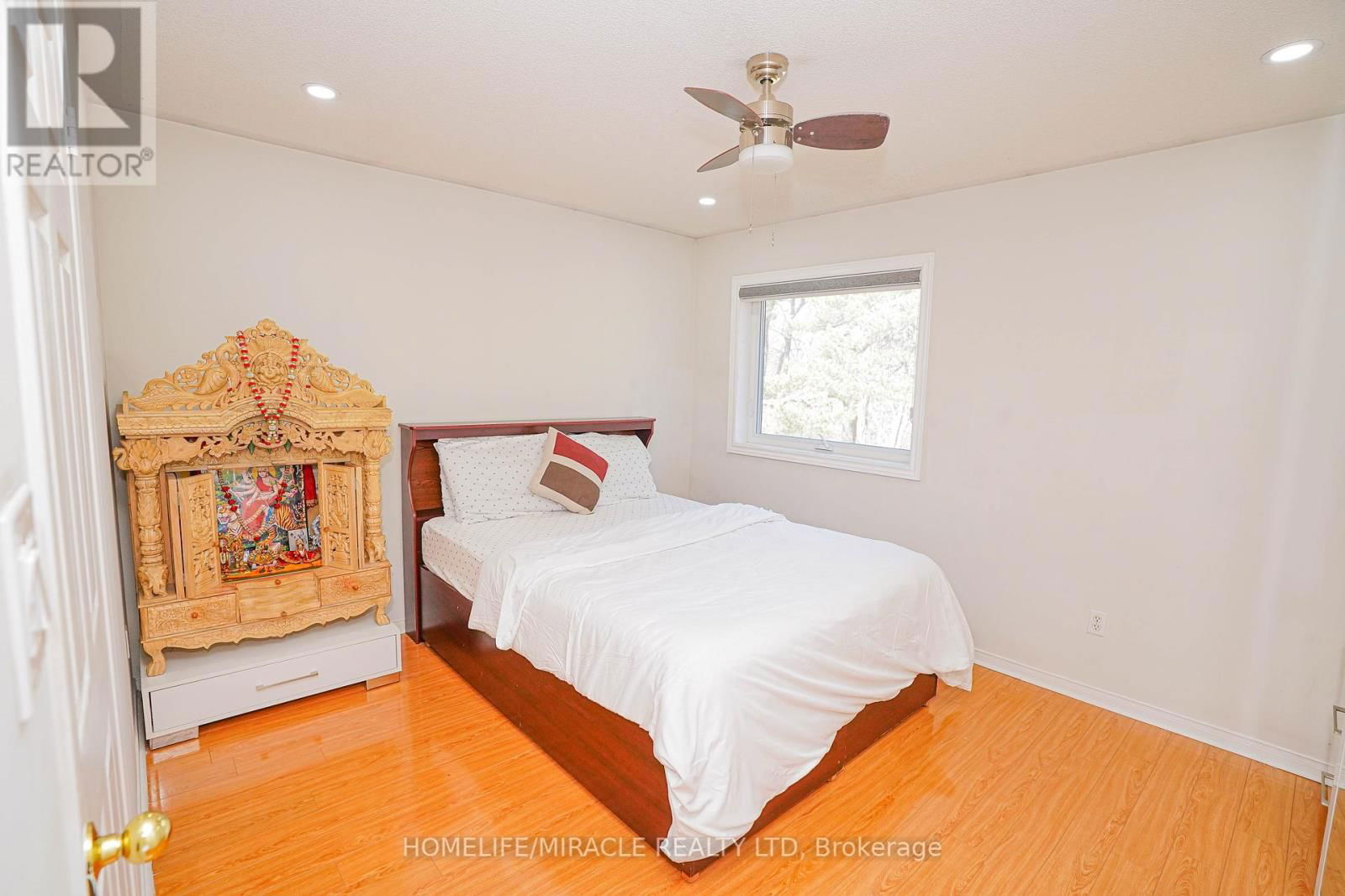 23 HOLLOWGROVE BOULEVARD Image 25