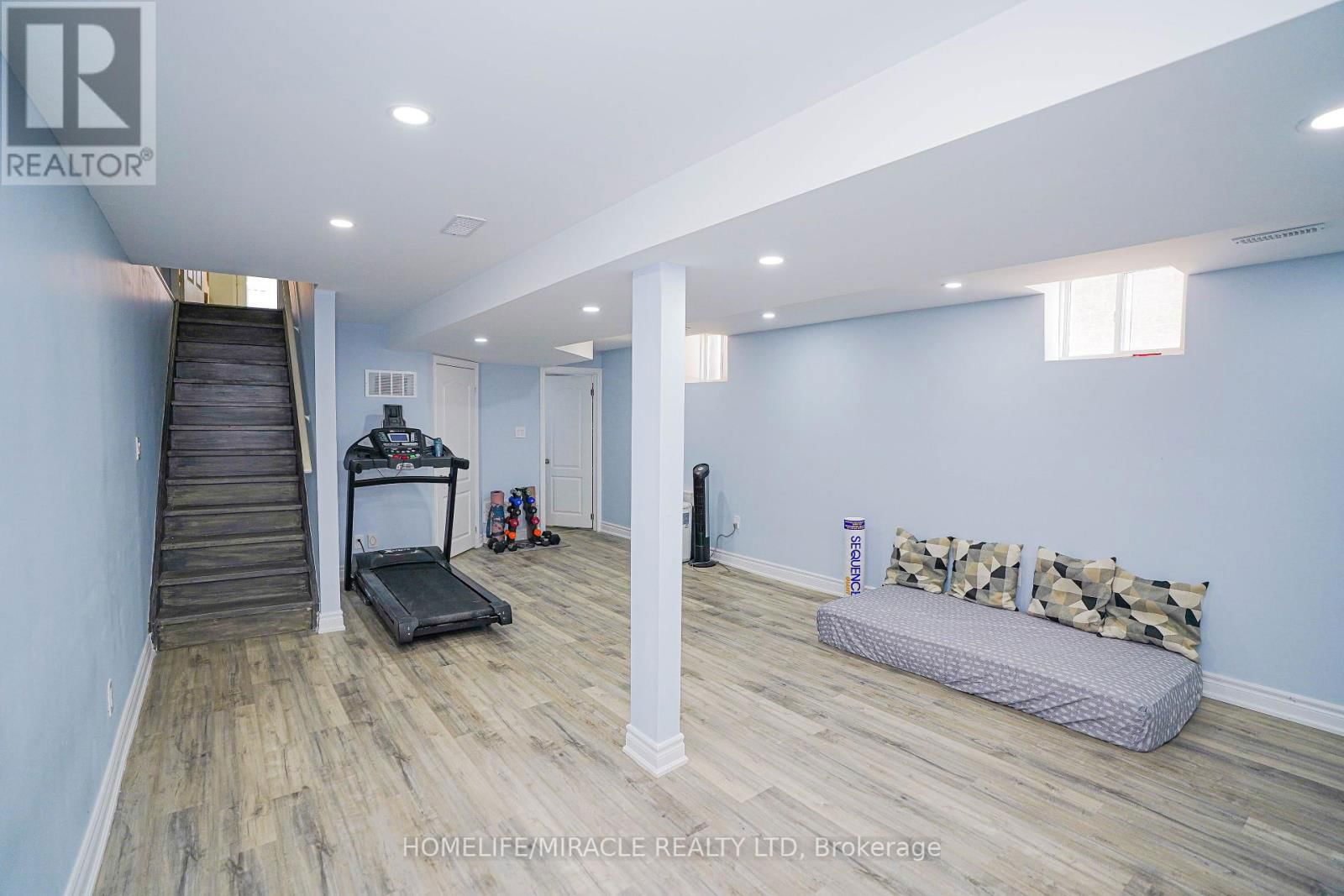 23 HOLLOWGROVE BOULEVARD Image 30
