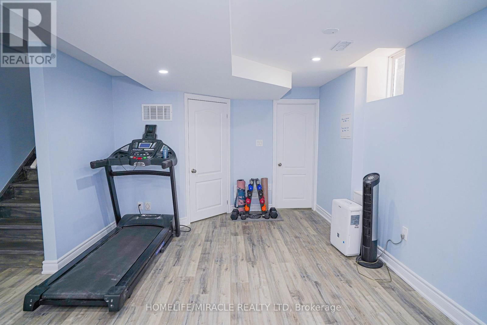 23 HOLLOWGROVE BOULEVARD Image 31