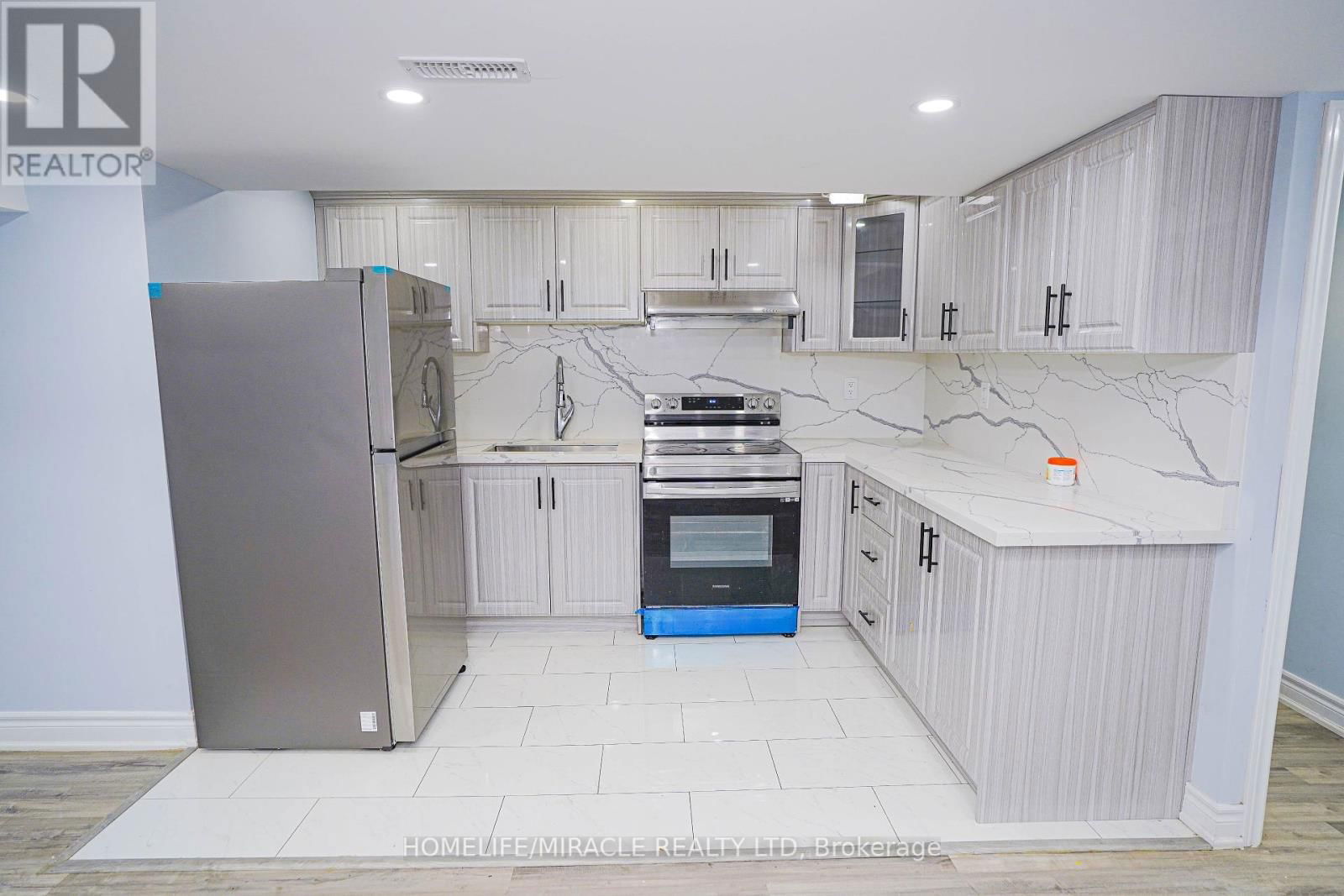 23 HOLLOWGROVE BOULEVARD Image 32