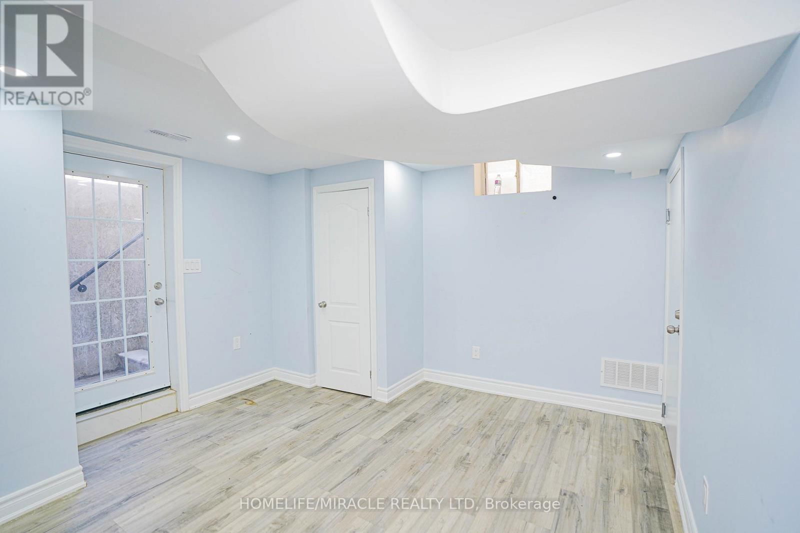 23 HOLLOWGROVE BOULEVARD Image 33