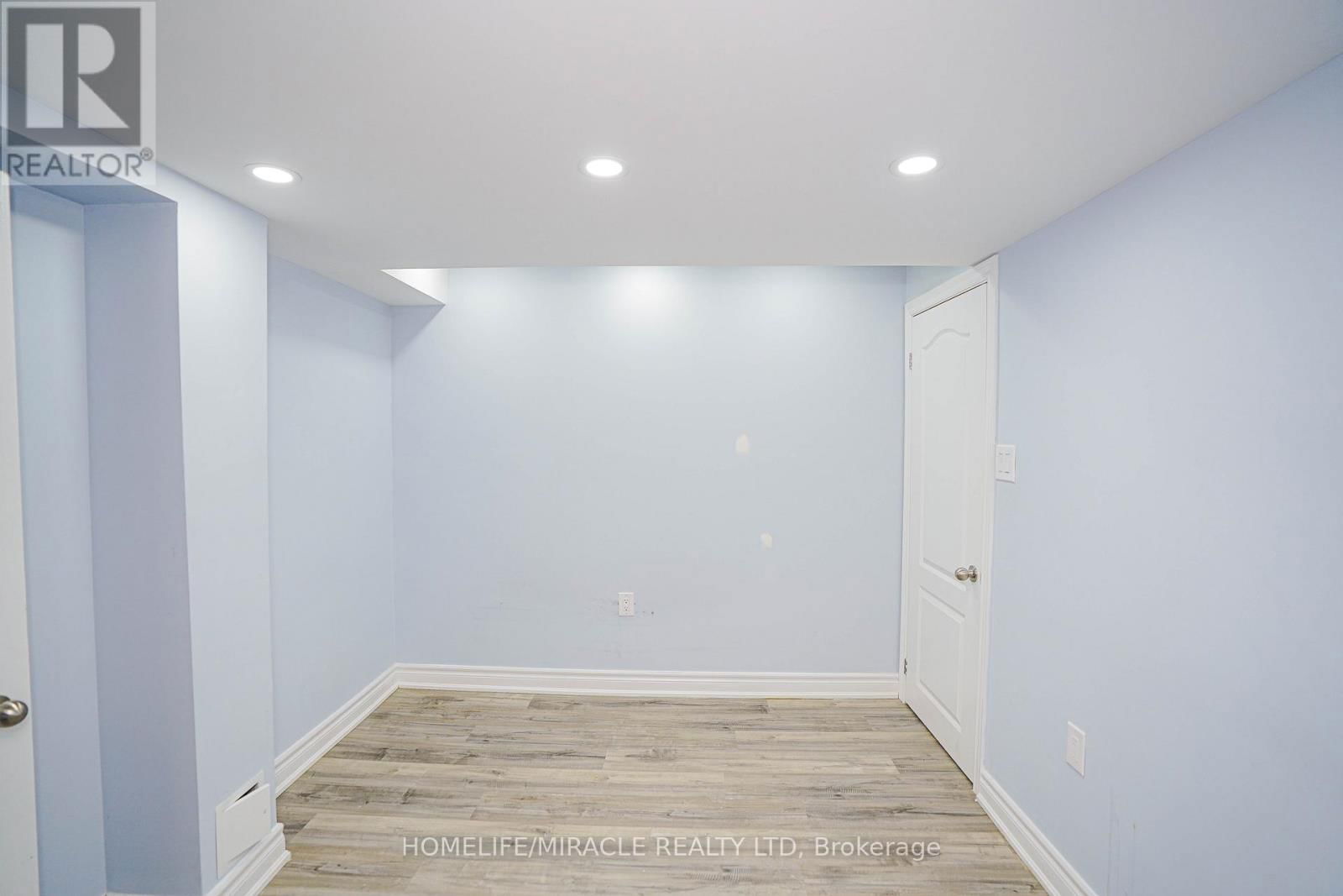 23 HOLLOWGROVE BOULEVARD Image 35
