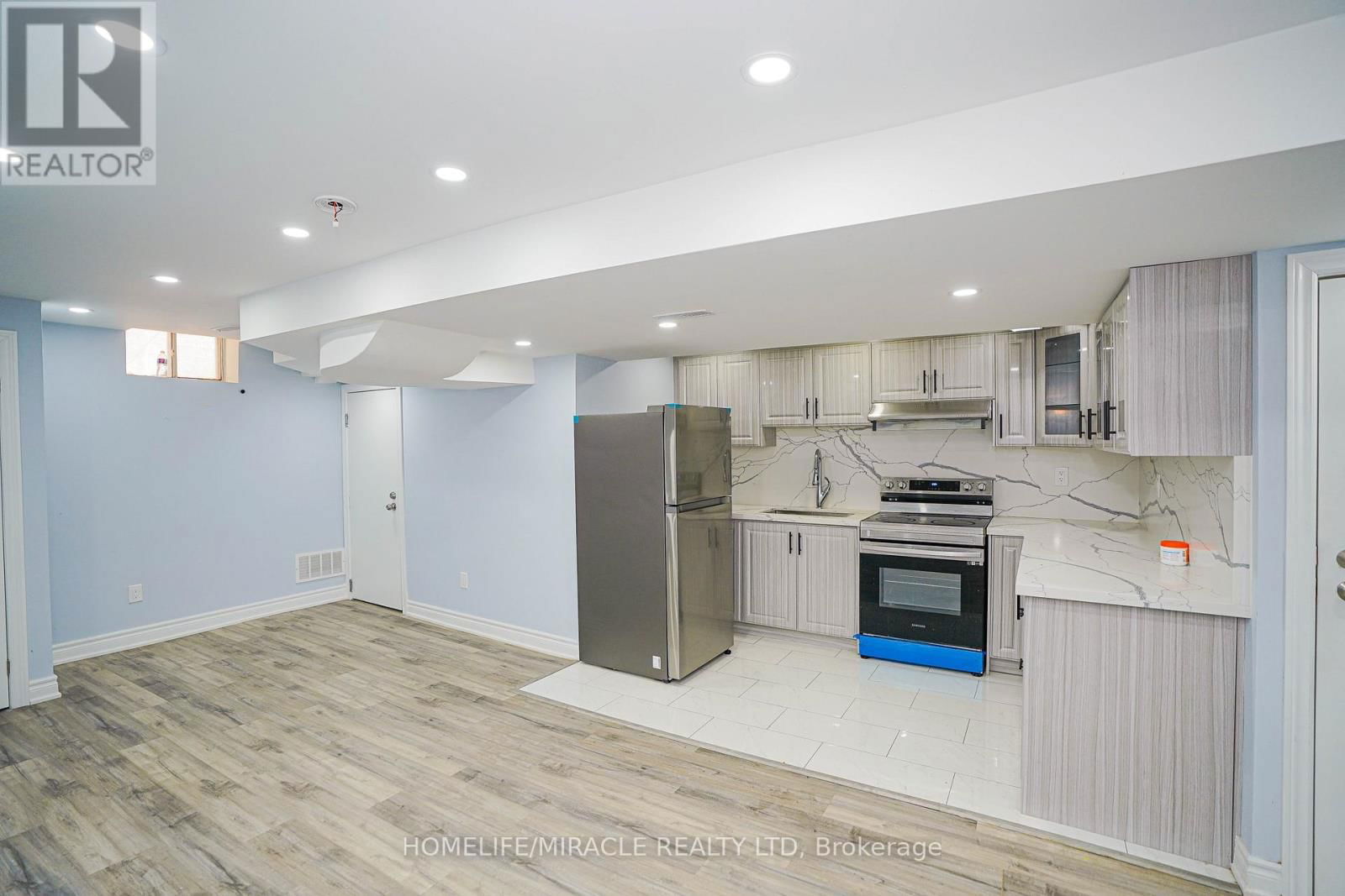 23 HOLLOWGROVE BOULEVARD Image 37