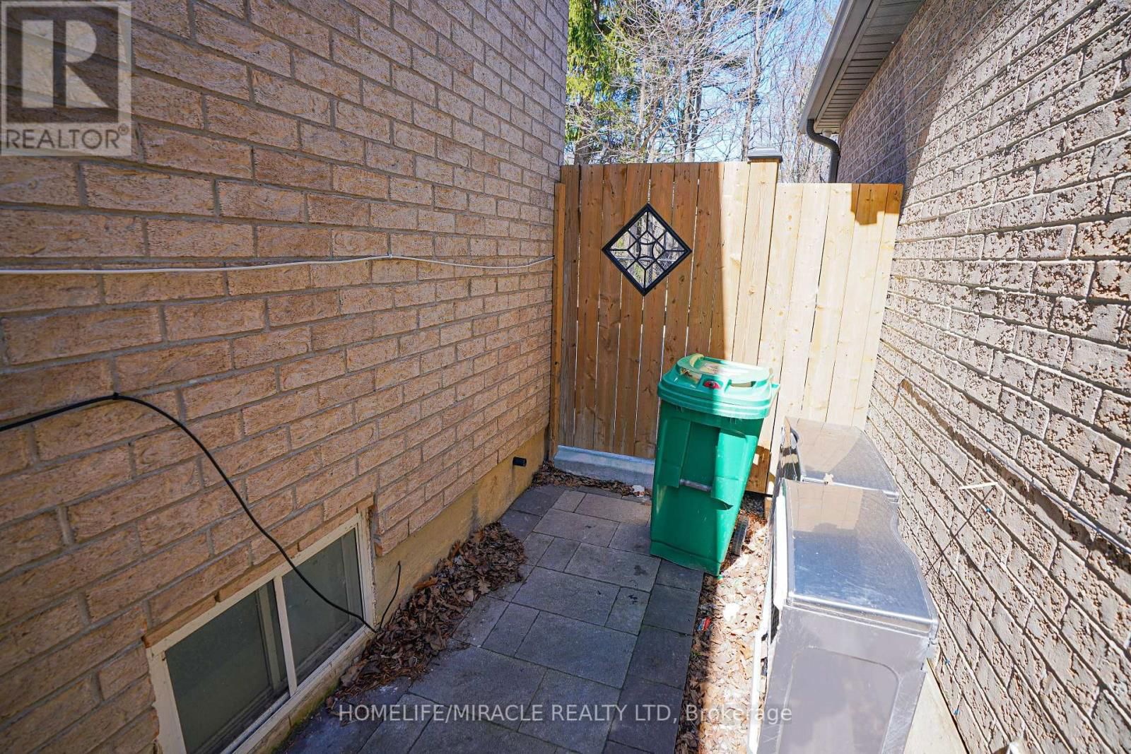 23 HOLLOWGROVE BOULEVARD Image 47