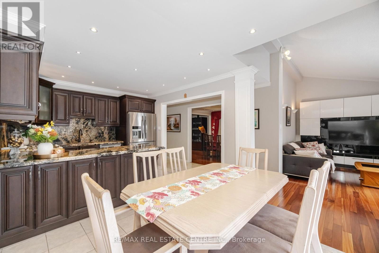 1078 WINDSOR HILL BOULEVARD Image 18