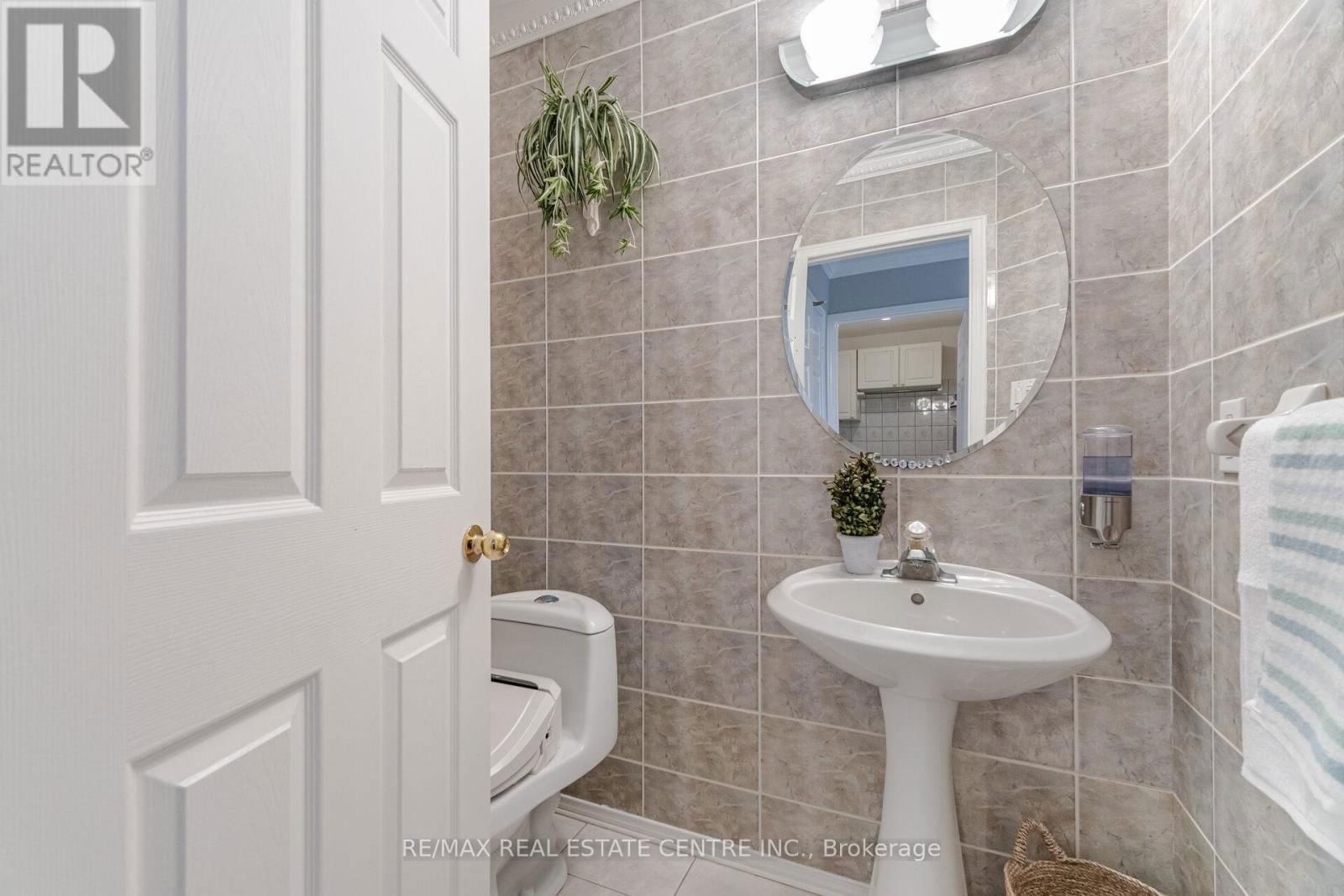 1078 WINDSOR HILL BOULEVARD Image 22