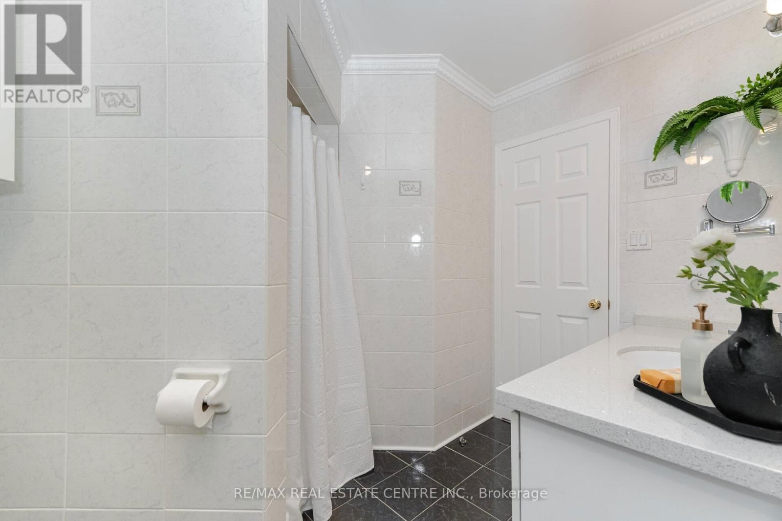 1078 WINDSOR HILL BOULEVARD Image 30
