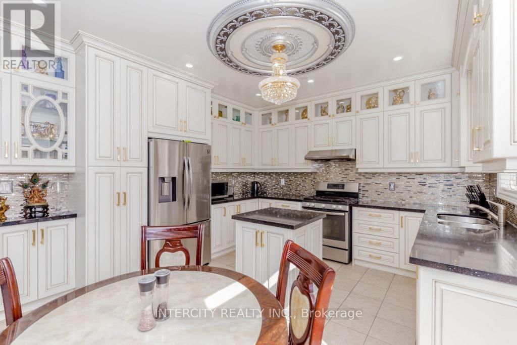 15 AUTUMN RIDGE DRIVE Image 11