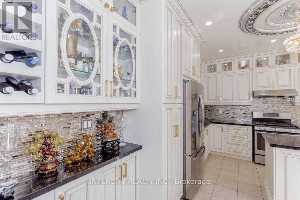 15 AUTUMN RIDGE DRIVE Image 13