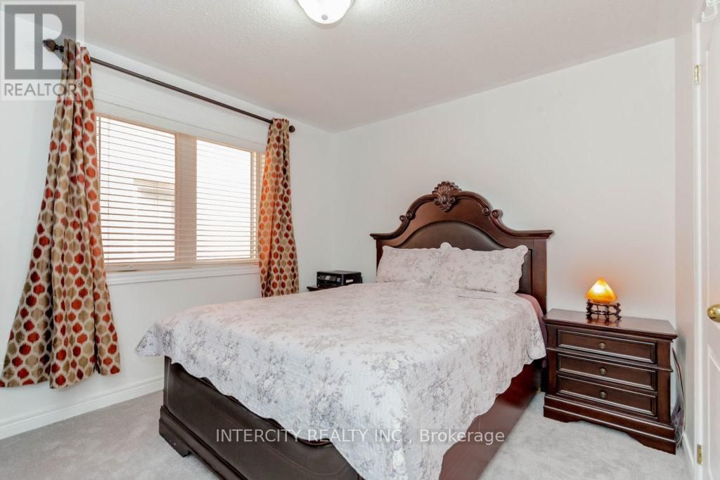 15 AUTUMN RIDGE DRIVE Image 22