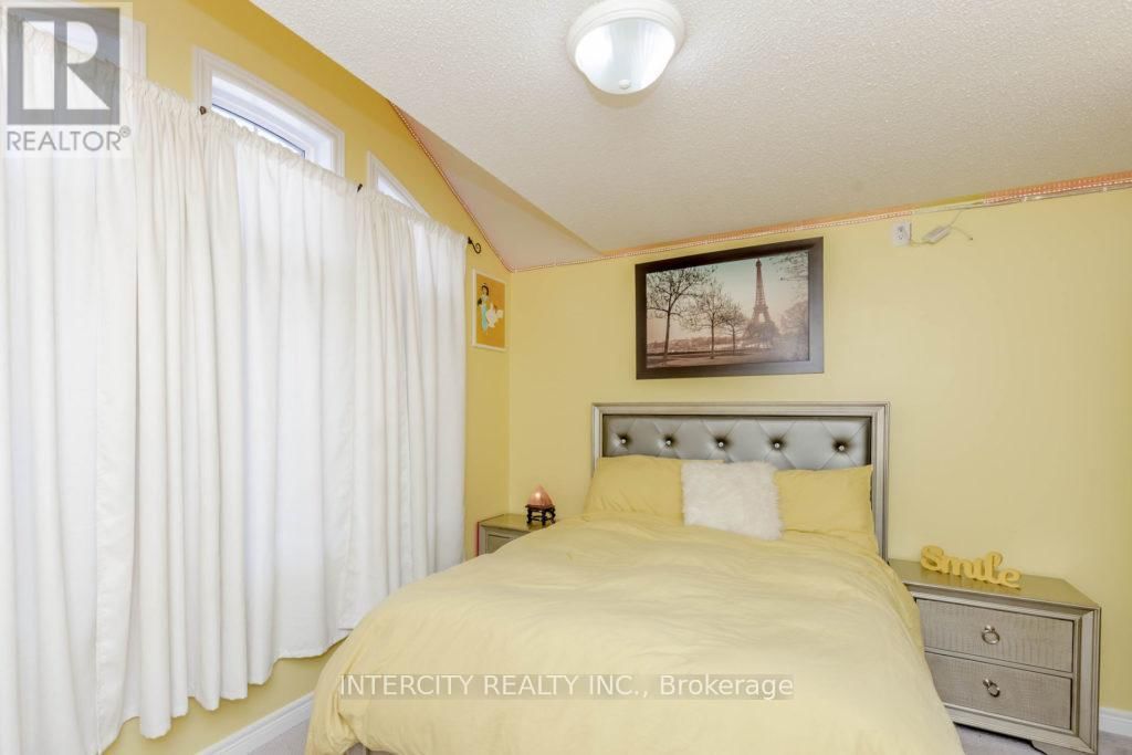 15 AUTUMN RIDGE DRIVE Image 23