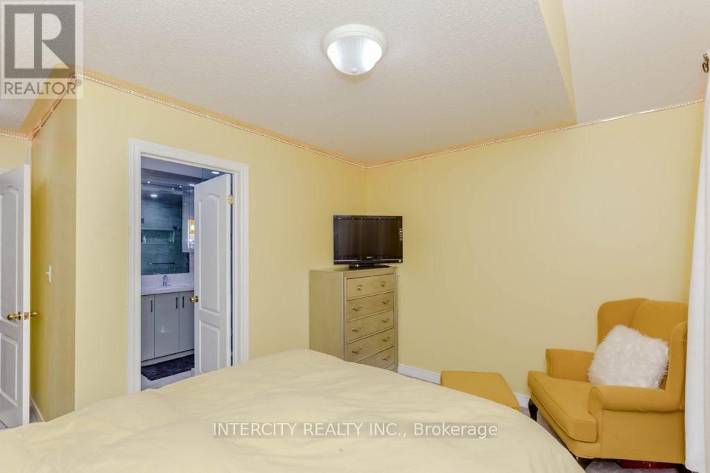 15 AUTUMN RIDGE DRIVE Image 24