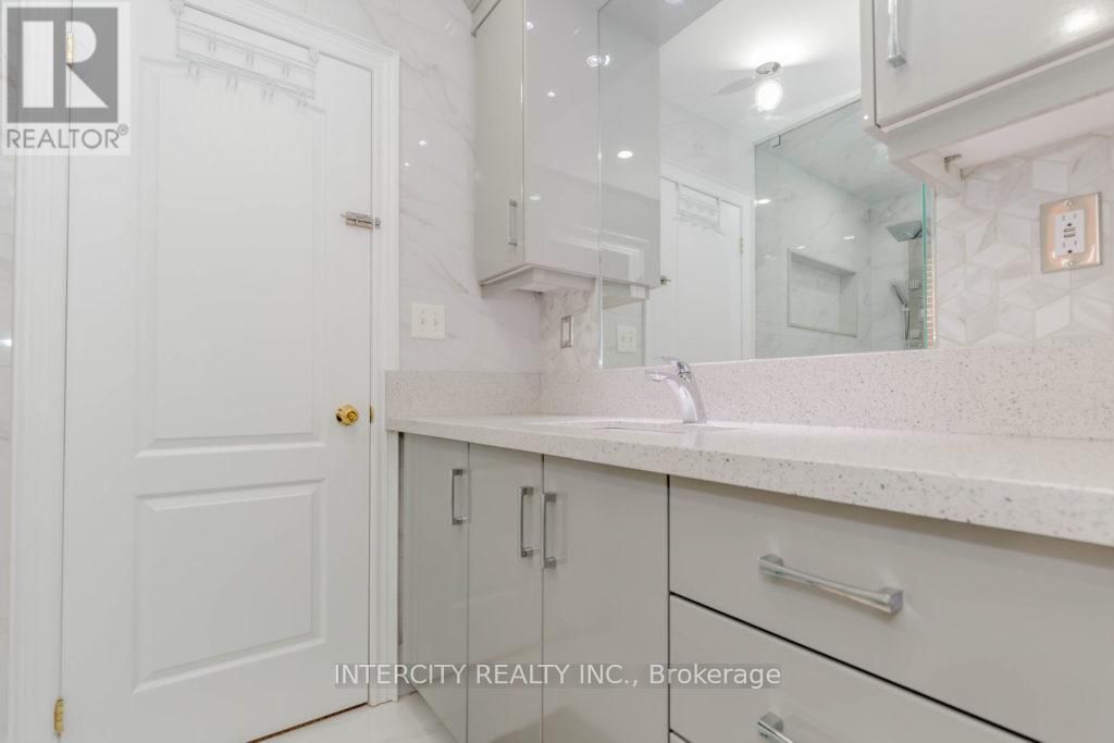 15 AUTUMN RIDGE DRIVE Image 26