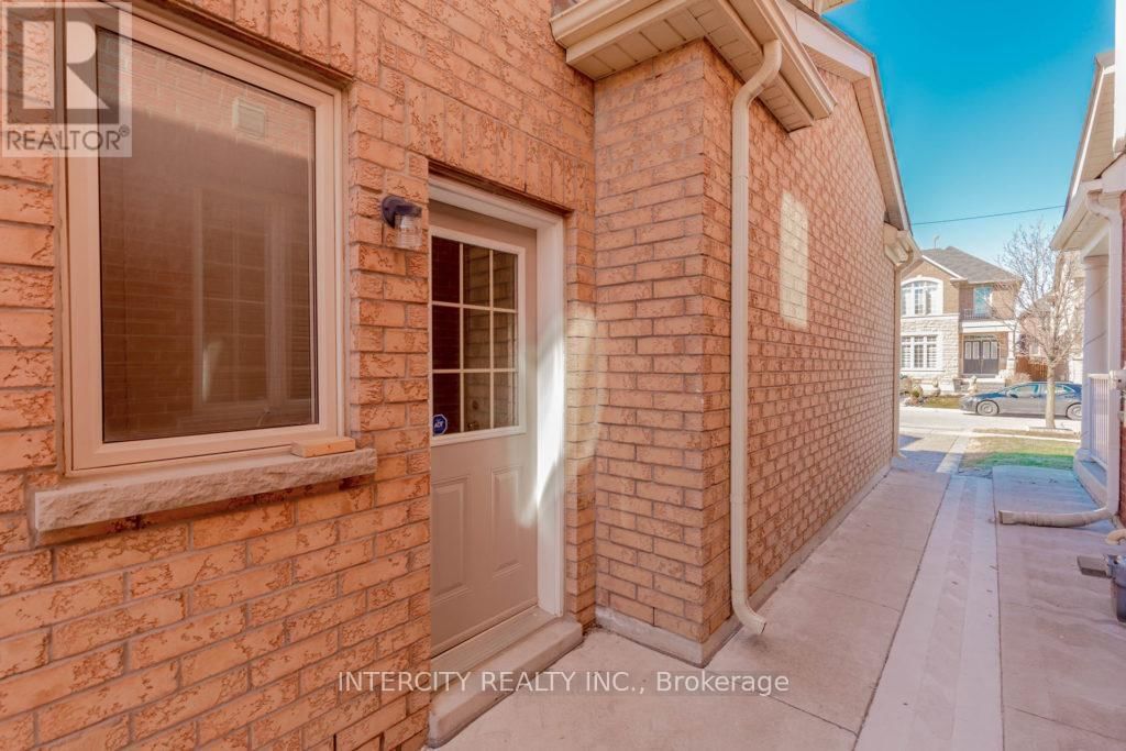 15 AUTUMN RIDGE DRIVE Image 28
