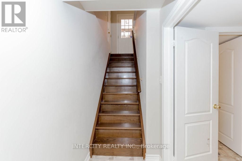 15 AUTUMN RIDGE DRIVE Image 29
