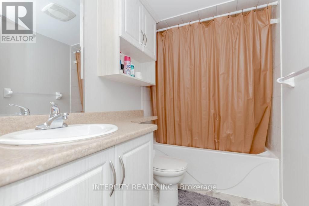15 AUTUMN RIDGE DRIVE Image 31