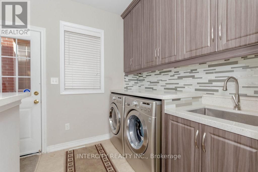 15 AUTUMN RIDGE DRIVE Image 32