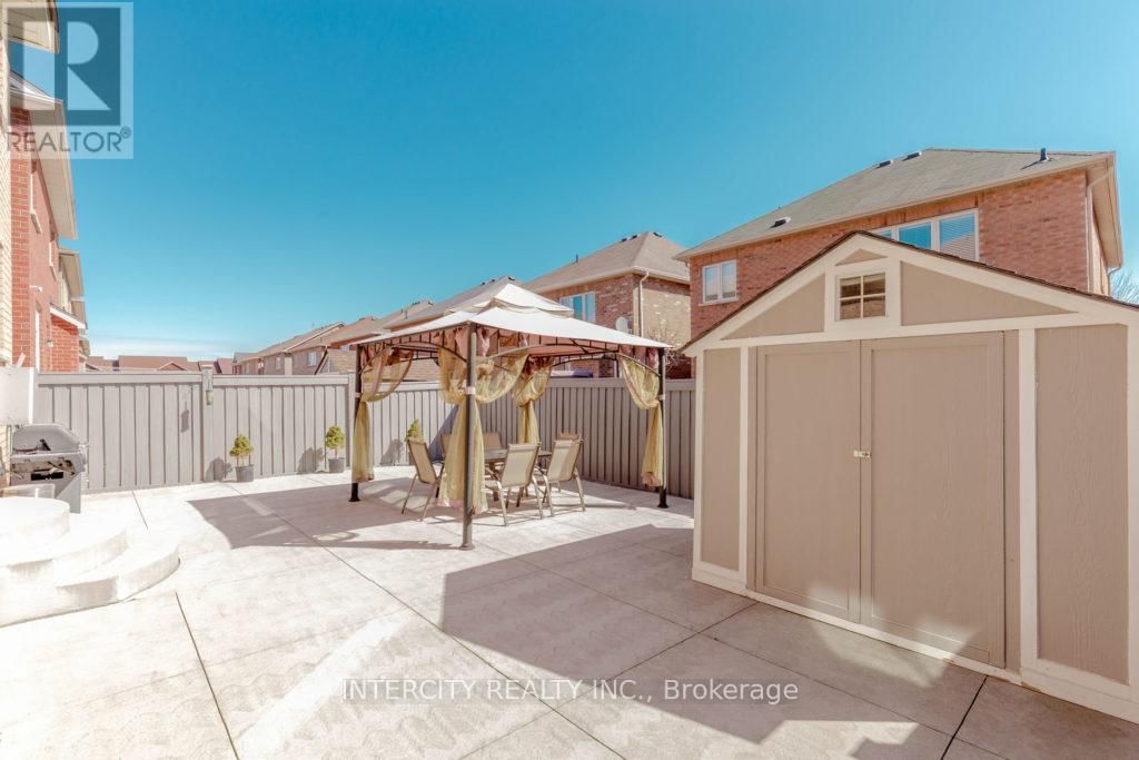 15 AUTUMN RIDGE DRIVE Image 34