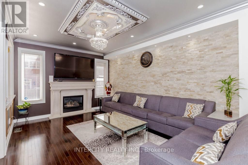 15 AUTUMN RIDGE DRIVE Image 7