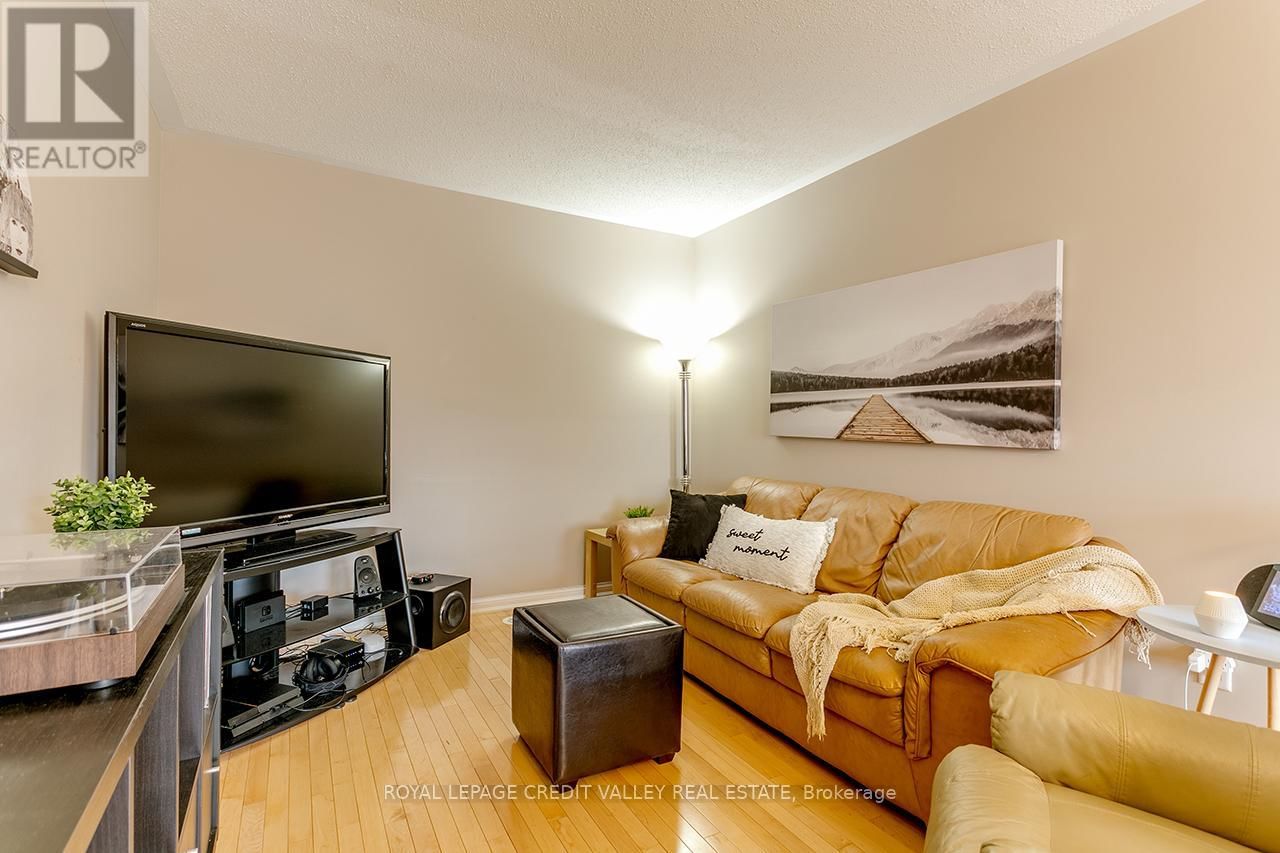 888 FOWLES COURT Image 16