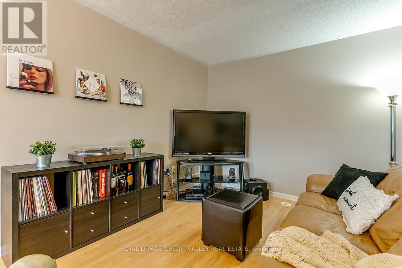 888 FOWLES COURT Image 17